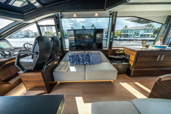 2022 Sunseeker 65