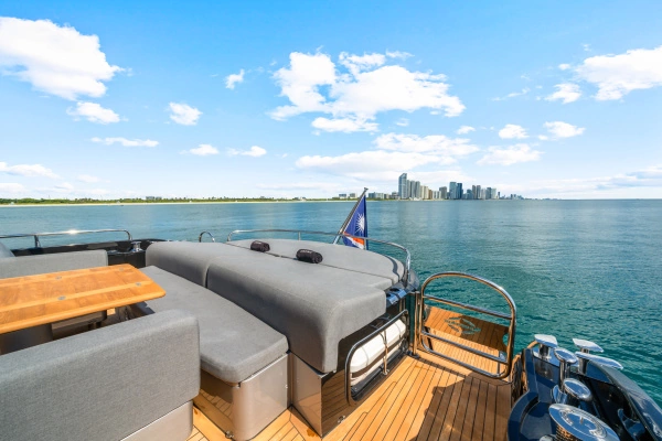 Sunseeker Predator 84 Yacht For Sale