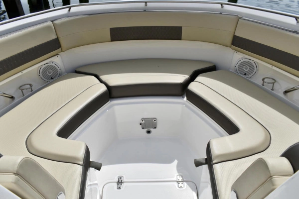 2019 Pursuit 32