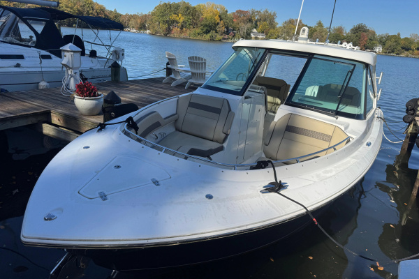 In Pursuit 32ft Pursuit Yacht For Sale