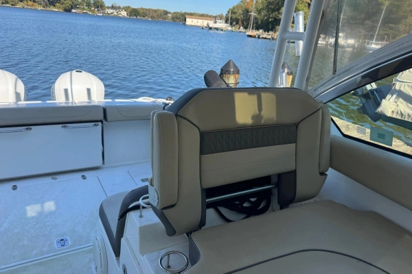 2019 Pursuit 32