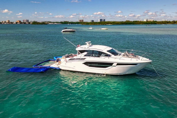 2023 Cruisers Yachts 42
