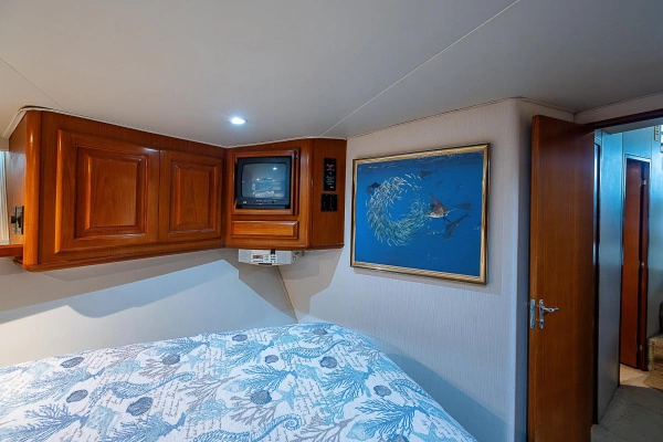 1998 Viking 47