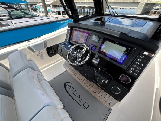 Robalo R360 Yacht For Sale