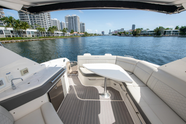 32ft Sea Ray Yacht For Sale