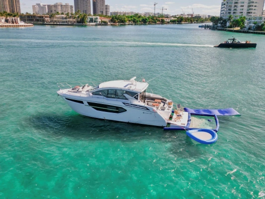 2023 Cruisers Yachts 42