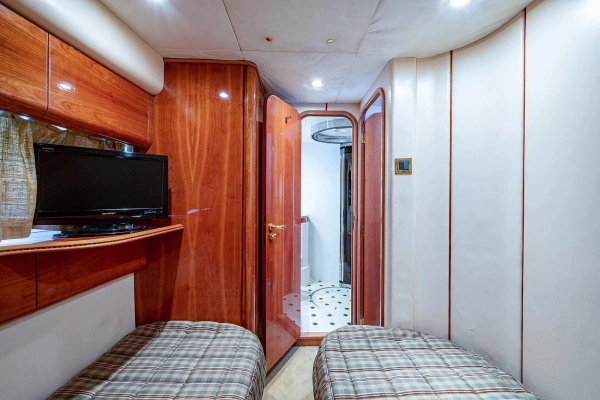 2000 Princess 72