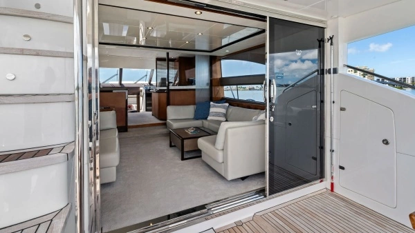 2016 Princess 64