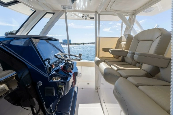 2019 Pursuit 37
