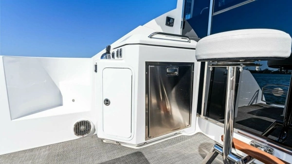 2019 Cruisers Yachts 45