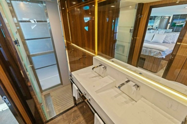 2023 Cruisers Yachts 60