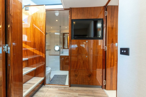 VENTURES64 48ft Riviera Yacht For Sale