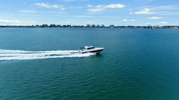 2014 Cruisers Yachts 48