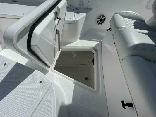 33ft Everglades Yacht For Sale