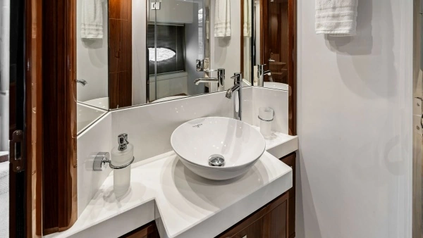 2016 Princess 64
