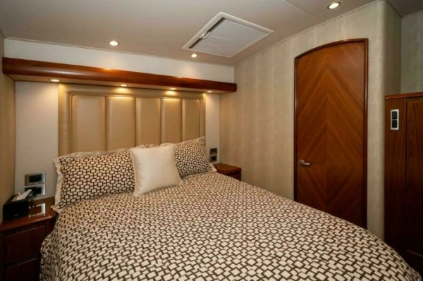2012 Viking 76