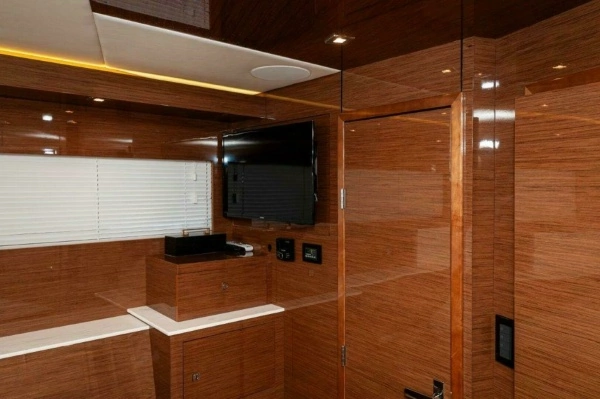 2020 Cruisers Yachts 60