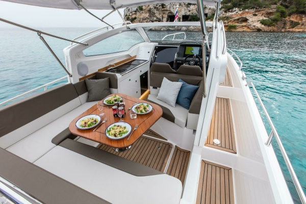 Nimbus Weekender 9 Aft Seating