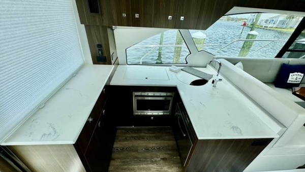 Past Time 50ft Cruisers Yachts Yacht For Sale