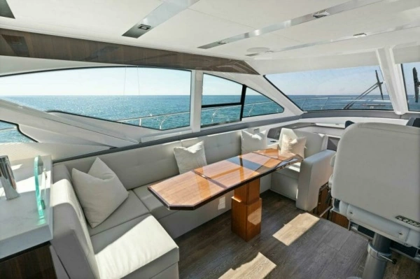 2023 Cruisers Yachts 60