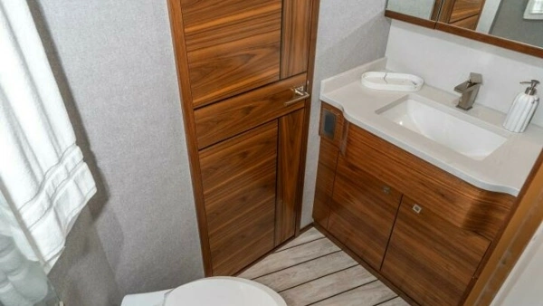 Viking 90C Yacht For Sale
