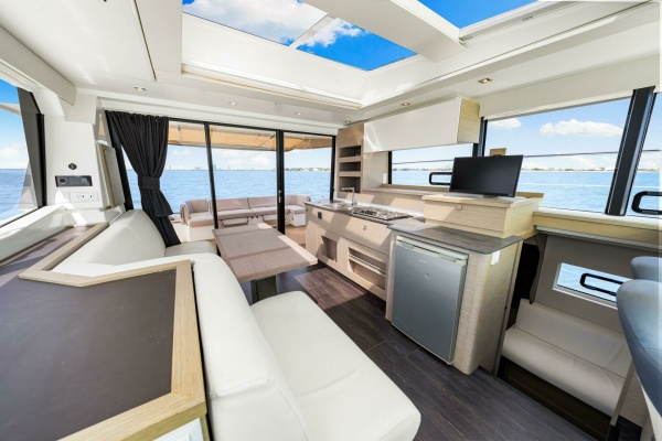 2021 Fountaine Pajot MY4.S - Salon
