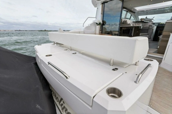 2020 Cruisers Yachts 46