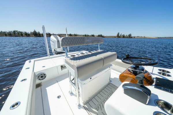 Valhalla V-28 Bay Boat Helm Seating