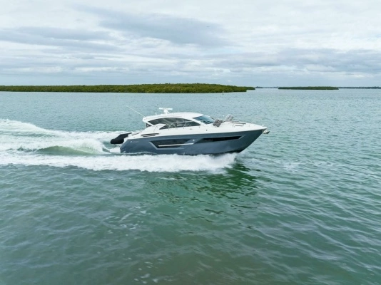 2020 Cruisers Yachts 46