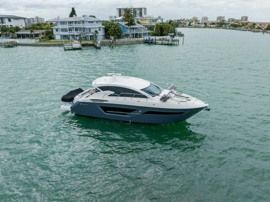 2020 Cruisers Yachts 46