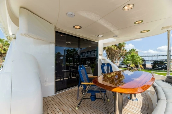 2007 Lazzara Yachts 74