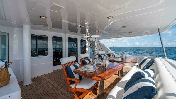 Magnum Ride 100ft Hatteras Yacht For Sale