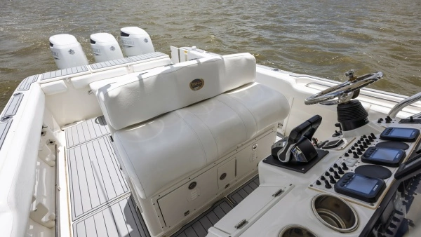 2005 Triton 34