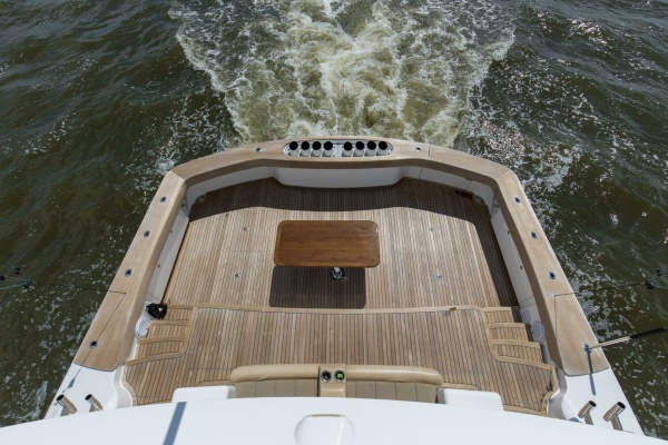 2016 92 Viking Enclosed Bridge Touche Stern Deck (9)