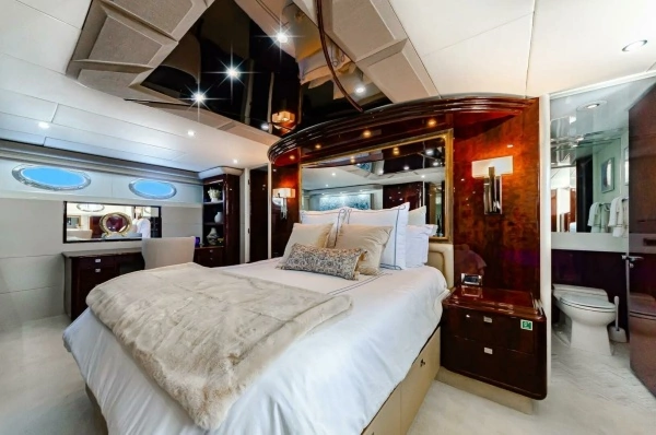 2001 Lazzara Yachts 94