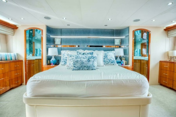 MAJESTIK 80ft Hatteras Yacht For Sale