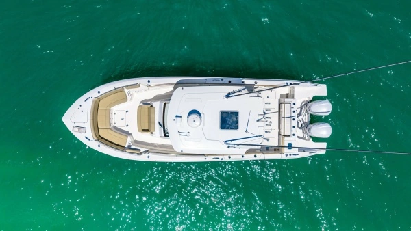 2019 Pursuit 32