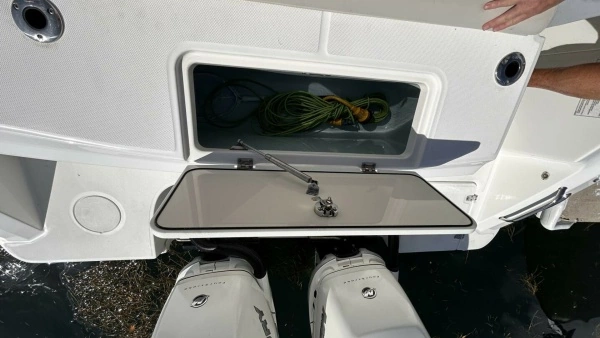 2017 Boston Whaler 33