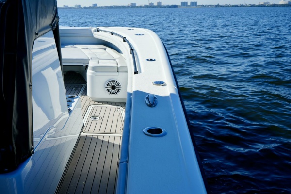 Luhn 32 32ft Yellowfin Yacht For Sale