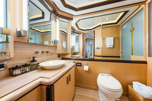 Relentless 83ft Ocean Alexander Yacht For Sale