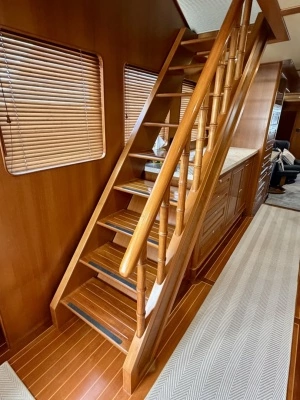 2012 Alaskan 70