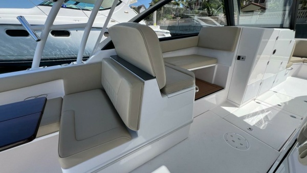 Solamore 34ft Everglades Yacht For Sale