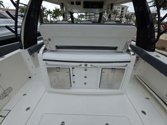 BFT 42ft Boston Whaler Yacht For Sale