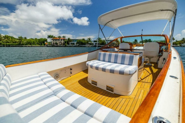 Tira Bella 30ft Hinckley Yacht For Sale