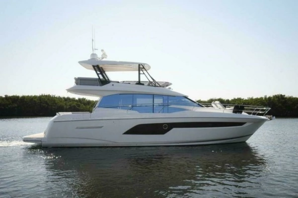 2023 Prestige 52