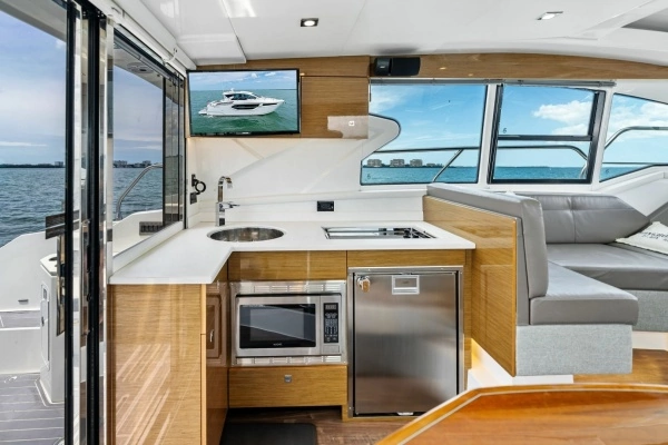 2019 Cruisers Yachts 42
