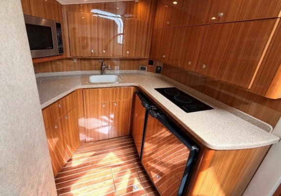 Viking 42 UNREEL - Galley