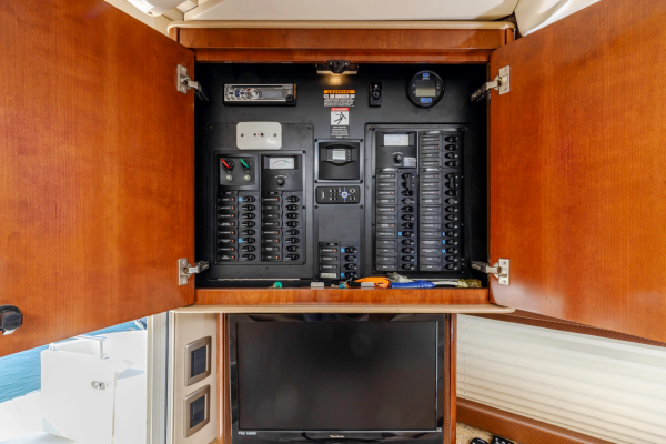 ANCHOR MANAGEMENT 39ft Meridian Yacht For Sale