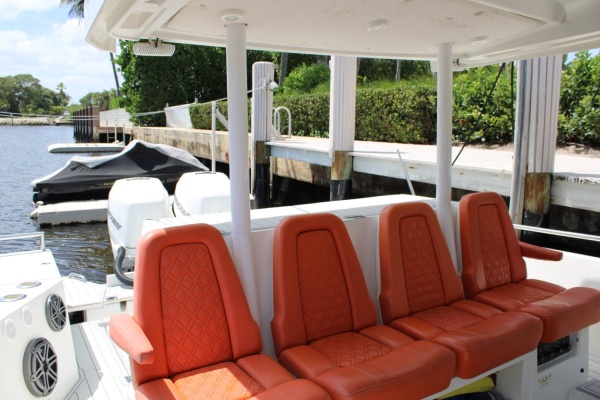 Axopar 37 - Helm Seating