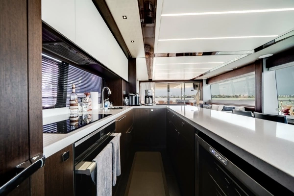 Sunseeker 76 Flybridge Yacht For Sale